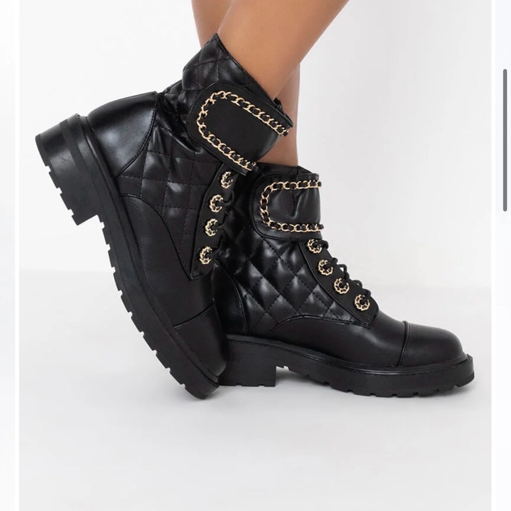 AZALEA WANG SIMPLE YET CLASSY FLAT BOOTIE IN BLACK SIZE 10